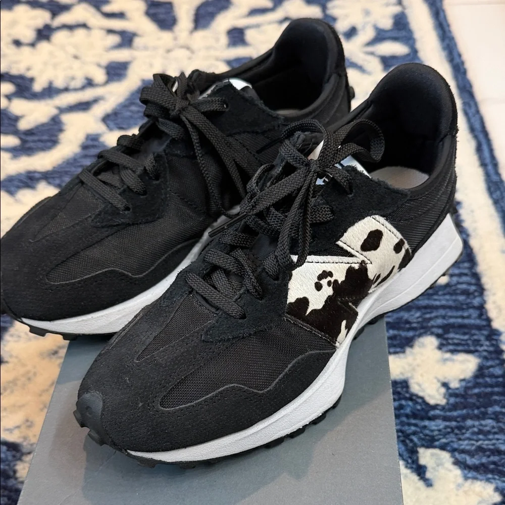 New Balance 327 Sneakers - Picture 1 of 5